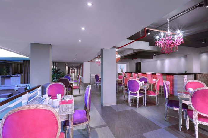 Imagen del bar/restaurante del Hotel The Vasini. Foto 5