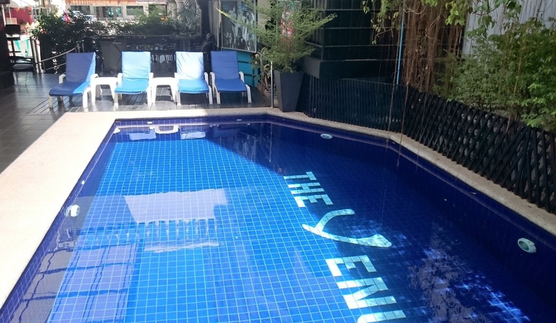 Imagen de la piscina del Hotel The Venue Residence and Cabaret. Foto 16