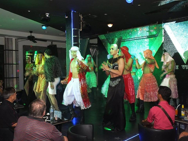 Imagen general del Hotel The Venue Residence and Cabaret. Foto 7
