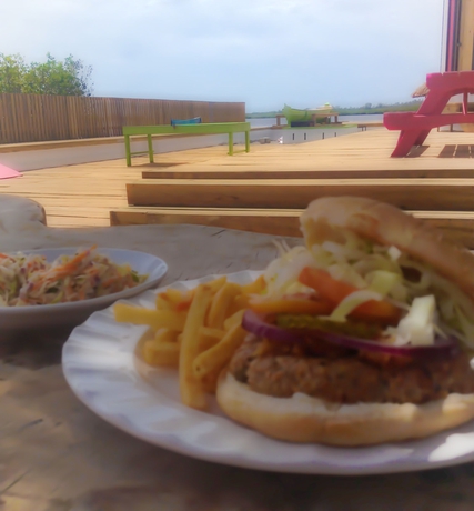 Imagen del bar/restaurante del Hotel The Venue - Utila - Hostel. Foto 7