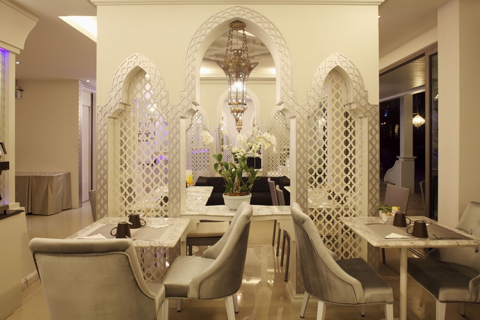 Imagen del bar/restaurante del Hotel The Verandah. Foto 2