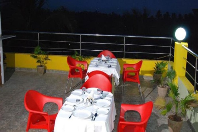 Imagen del bar/restaurante del Hotel The Verda Express. Foto 2