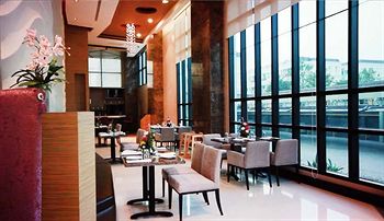 Imagen del bar/restaurante del Hotel The Vertical Suite - Sha Extra Plus. Foto 1