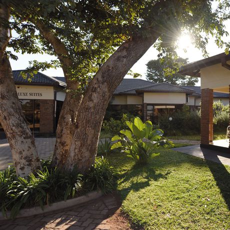 Imagen de la habitación del Hotel The Victoria Falls Deluxe Suites. Foto 6