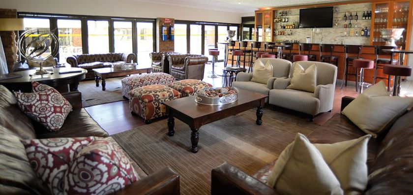 Imagen de los exteriores del Hotel The Victoria Falls Deluxe Suites. Foto 15