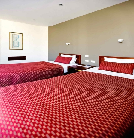 Imagen de la habitación del Hotel The Victoria Melbourne. Foto 13