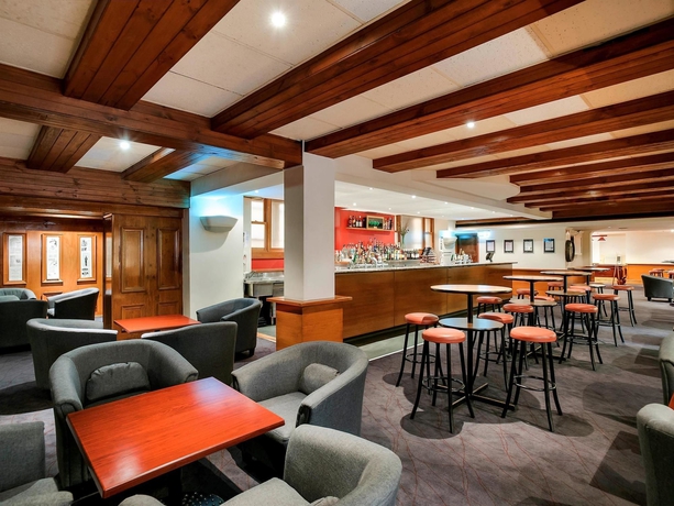 Imagen del bar/restaurante del Hotel The Victoria Melbourne. Foto 7