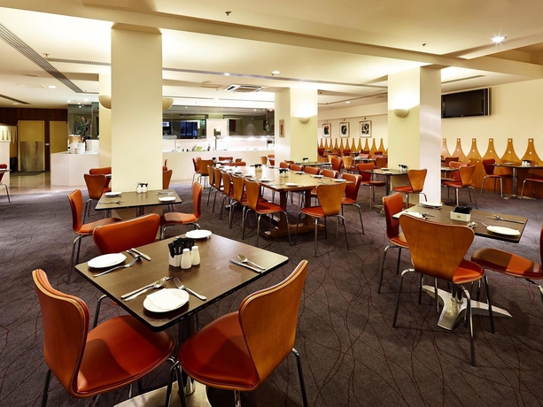 Imagen del bar/restaurante del Hotel The Victoria Melbourne. Foto 8