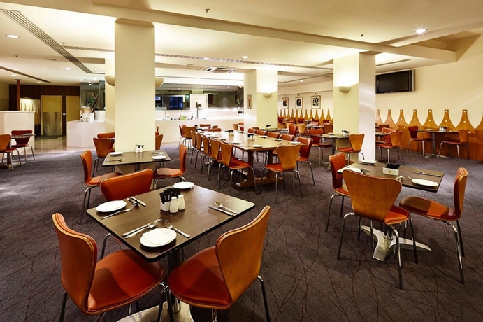 Imagen del bar/restaurante del Hotel The Victoria Melbourne. Foto 9