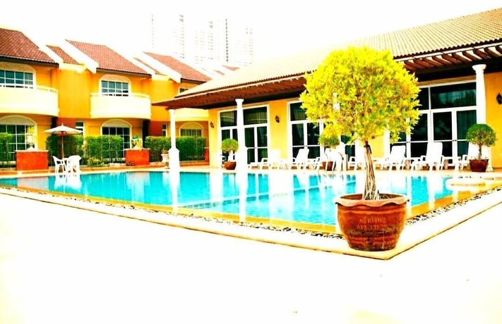 Imagen de la piscina del Hotel The Victoria Resort Pattaya. Foto 18