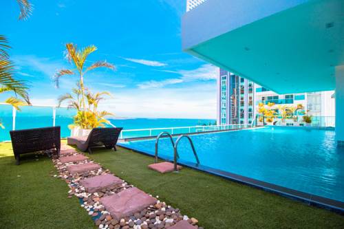 Imagen de la piscina del Hotel The View Cosy Beach By Pattaya Sunny Rentals. Foto 7