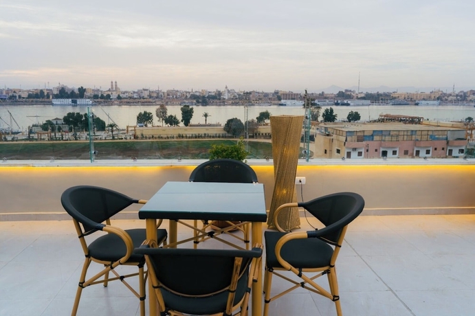 Imagen del bar/restaurante del Hotel The View Luxor. Foto 4