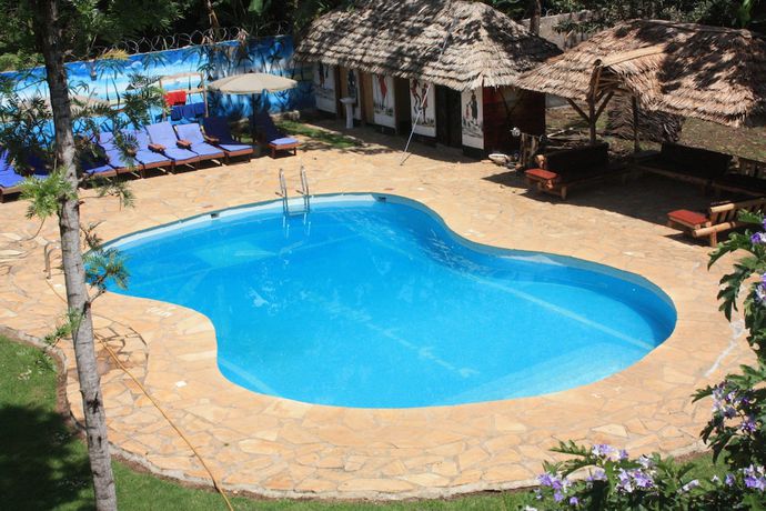 Imagen de la piscina del Hotel The Vijiji Center Lodge and Safari. Foto 18
