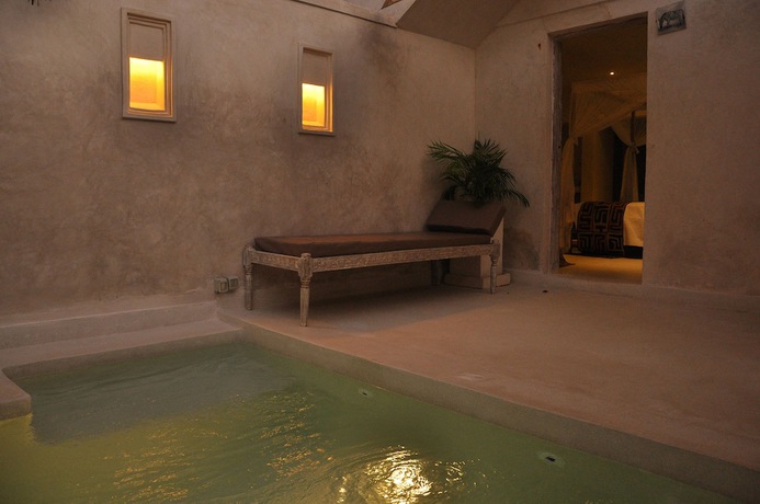 Imagen de la habitación del Hotel The Villa Luxury Suites Hotel. Foto 5