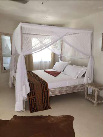 Imagen de la habitación del Hotel The Villa Luxury Suites Hotel. Foto 8