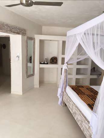 Imagen de la habitación del Hotel The Villa Luxury Suites Hotel. Foto 16