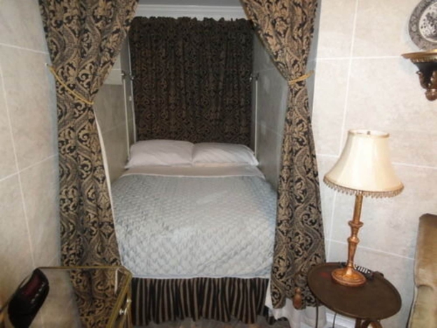 Imagen de la habitación del Hotel The Villa Toscana. Foto 12