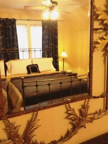Imagen de la habitación del Hotel The Villa Toscana. Foto 16