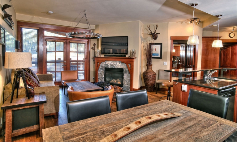 Imagen de los interiores del Hotel The Village At Palisades Tahoe. Foto 13