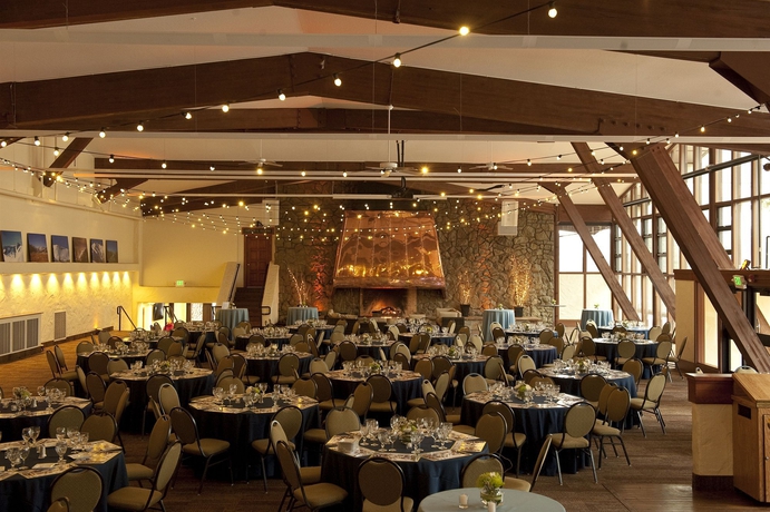 Imagen de los interiores del Hotel The Village At Palisades Tahoe. Foto 14