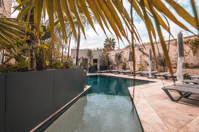 Imagen de la piscina del Hotel The Village Boutique and Spa. Foto 7