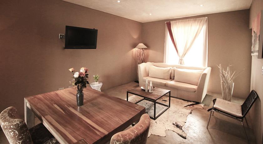 Imagen de la habitación del Hotel The Village Courtyard Suites. Foto 9
