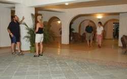 Imagen de los interiores del Hotel The Village Inn & Spa. Foto 3