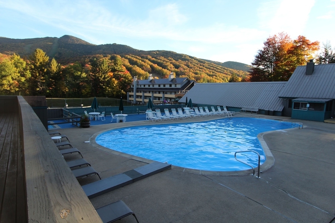 Imagen de la piscina del Hotel The Village Of Loon Mountain. Foto 17