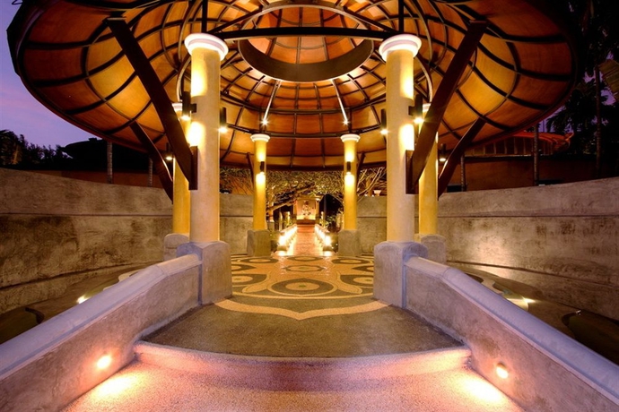 Imagen de los exteriores del Hotel The Village Resort and Spa. Foto 2