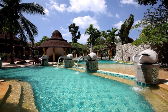 Imagen de la piscina del Hotel The Village Resort and Spa. Foto 5