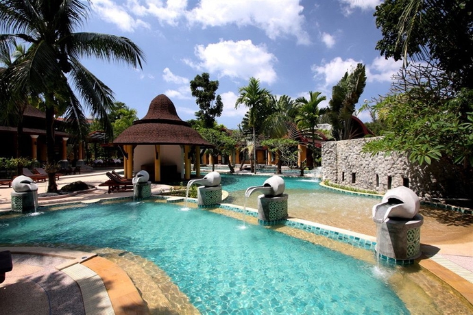 Imagen de la piscina del Hotel The Village Resort and Spa. Foto 7