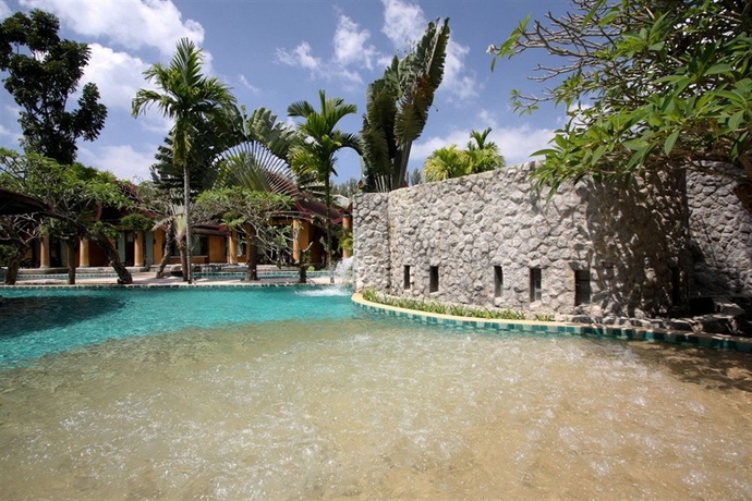 Imagen de la piscina del Hotel The Village Resort and Spa. Foto 9