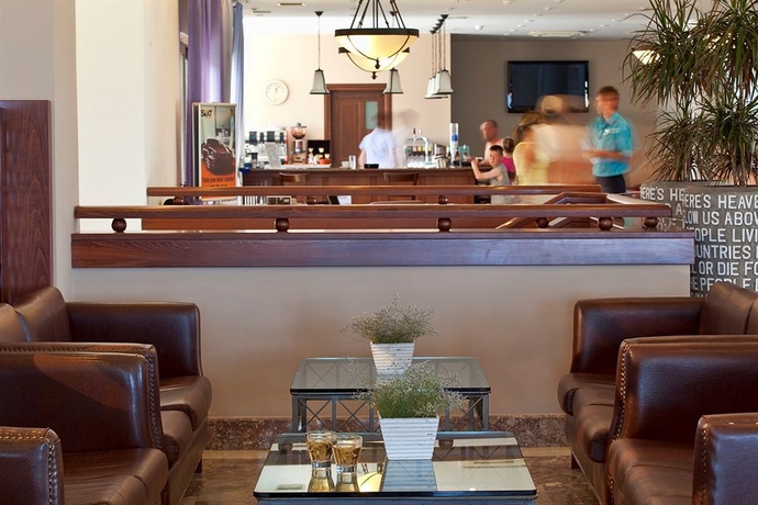 Imagen del bar/restaurante del Hotel The Village Resort and Waterpark - All Inclusive. Foto 3