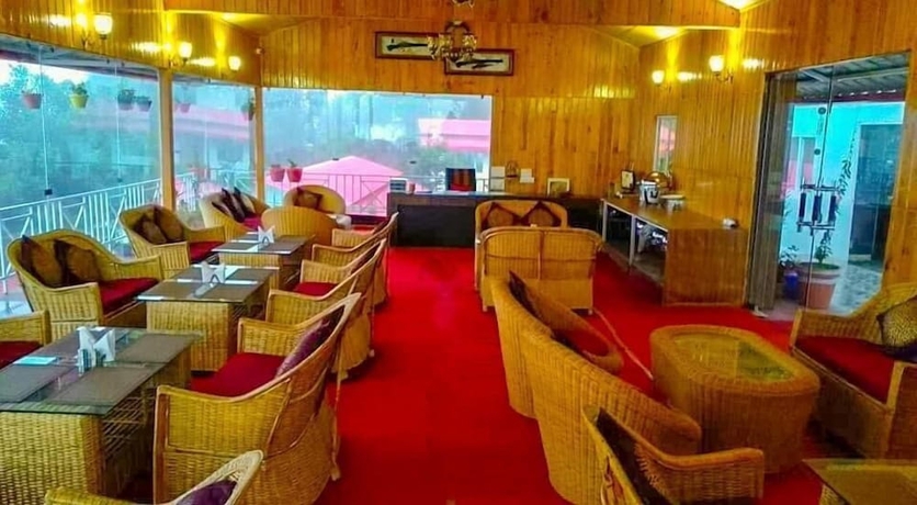 Imagen del bar/restaurante del Hotel The Village Retreat Resort. Foto 2