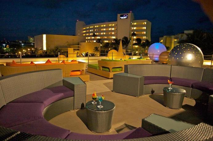 Imagen de los exteriores del Hotel The Villas Cancun by Grand Park Royal. Foto 11