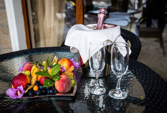 Imagen de la habitación del Hotel The Vineyards Spa and Resort. Foto 8