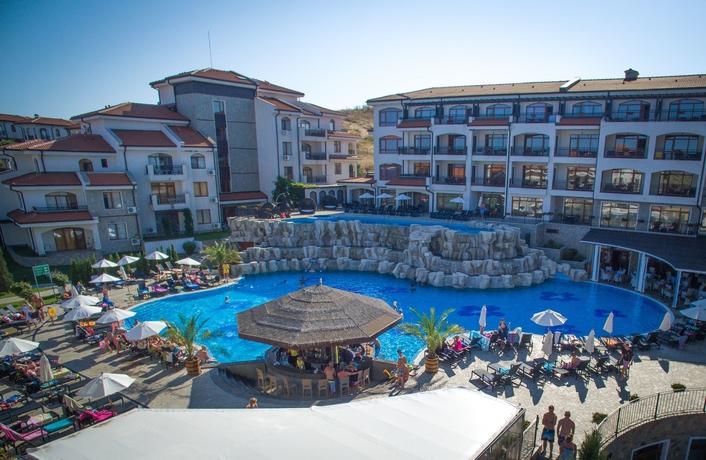 Imagen de la piscina del Hotel The Vineyards Spa and Resort. Foto 19