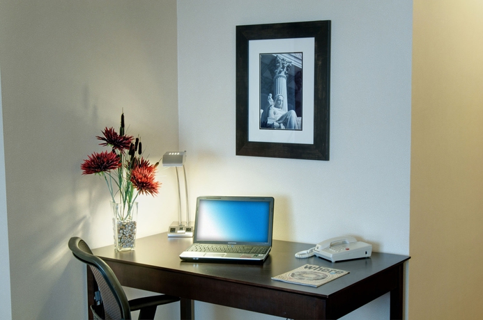 Imagen de la habitación del Hotel The Virginian Suites. Foto 6