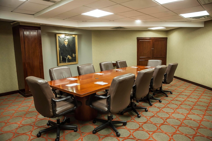 Imagen de los interiores del Hotel The Virginian Suites. Foto 14