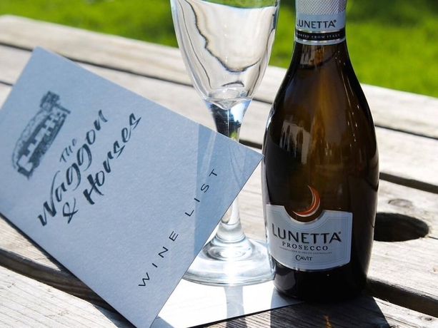 Imagen del bar/restaurante del Hotel The Waggon and Horses. Foto 6