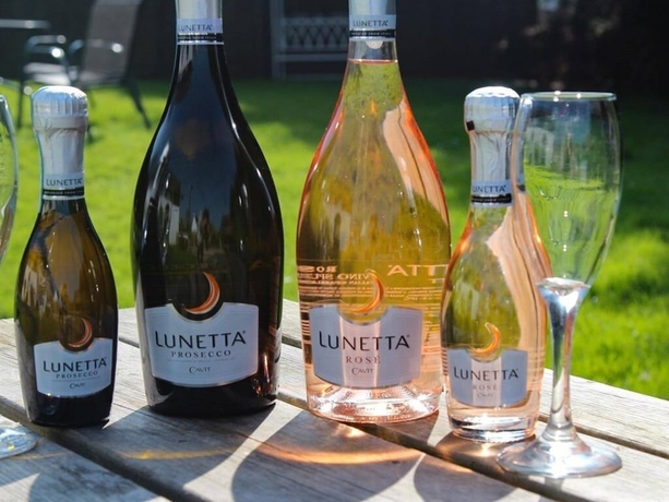 Imagen del bar/restaurante del Hotel The Waggon and Horses. Foto 9