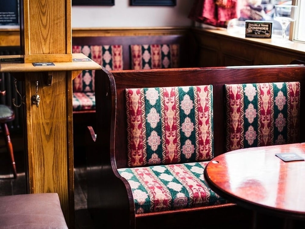 Imagen del bar/restaurante del Hotel The Waggon and Horses, York. Foto 12