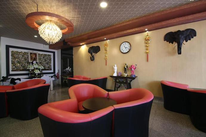 Imagen de los interiores del Hotel The Wai Hotel Danok. Foto 11