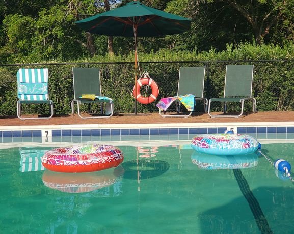 Imagen de la piscina del Hotel The Wainscott Inn. Foto 11