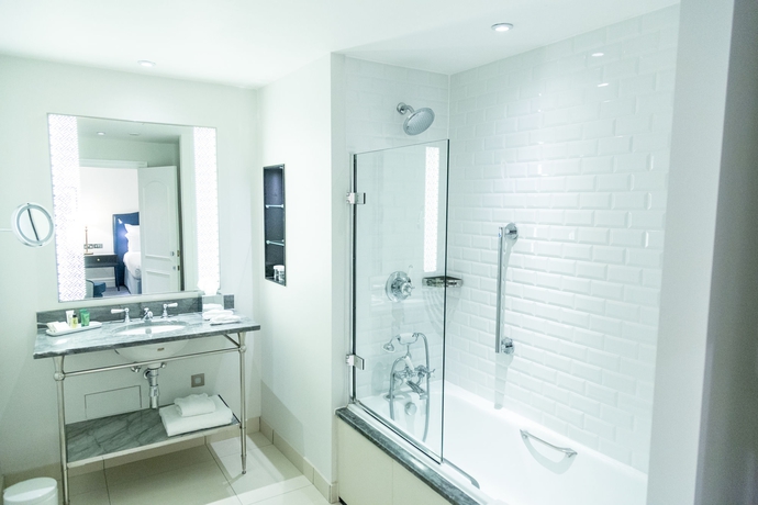 Imagen de la habitación del Hotel The Waldorf Hilton, London. Foto 3