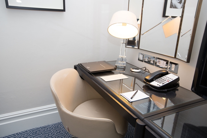 Imagen de la habitación del Hotel The Waldorf Hilton, London. Foto 4