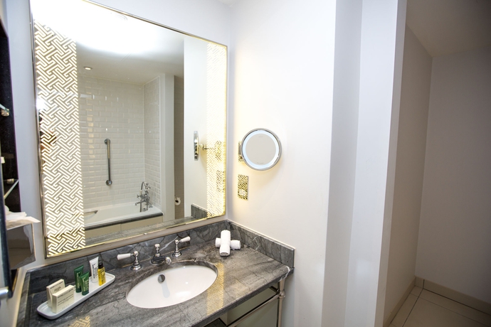 Imagen de la habitación del Hotel The Waldorf Hilton, London. Foto 6