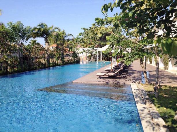 Imagen de la piscina del Hotel The Wangsa Benoa. Foto 12