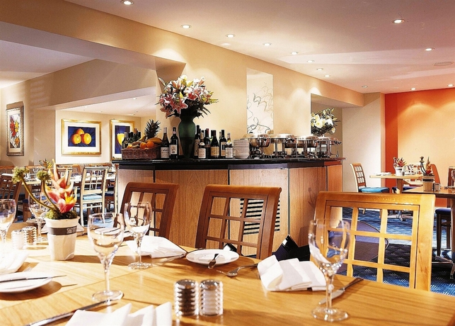 Imagen del bar/restaurante del Hotel The Warwick Hotel by Colombo Edition. Foto 2