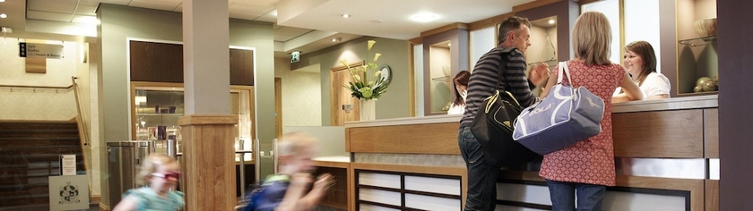 Imagen de los interiores del Hotel The Warwickshire and Country Club. Foto 16